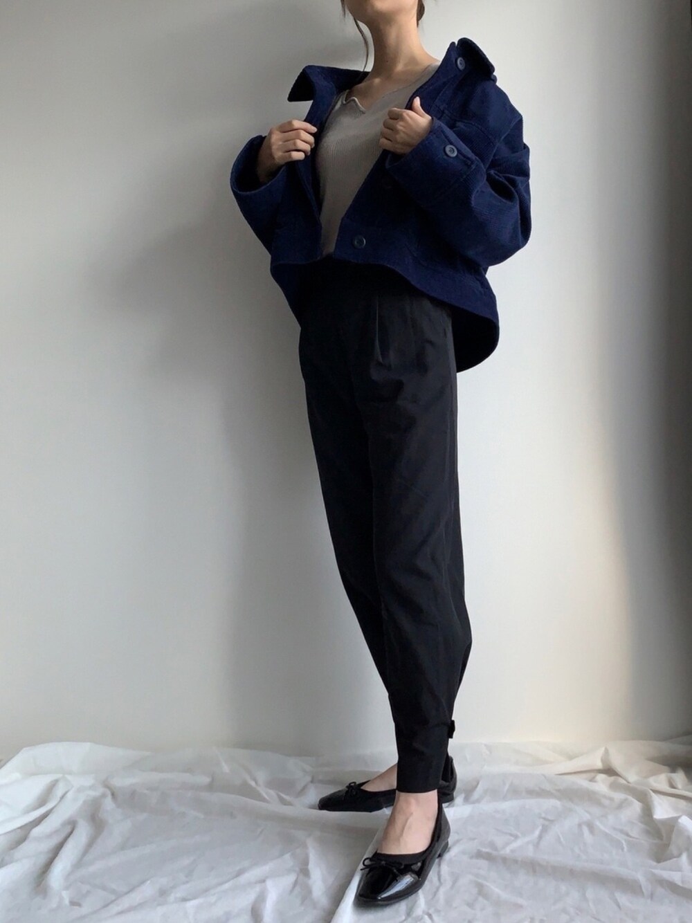 「カジュアルコーデ、オトナカジュアル、今日のコーデ、着回しコーデ、SENSE OF PLACE by URBAN RESEAR、ZARA、Mila Owen、バレエシューズ、ootd」｜「Mila Owenの裾絞りディテールパンツ（その他パンツ、ブラック系）」を使った、armnさん（レディース・169cm）の冬コーディネートの1枚目の写真