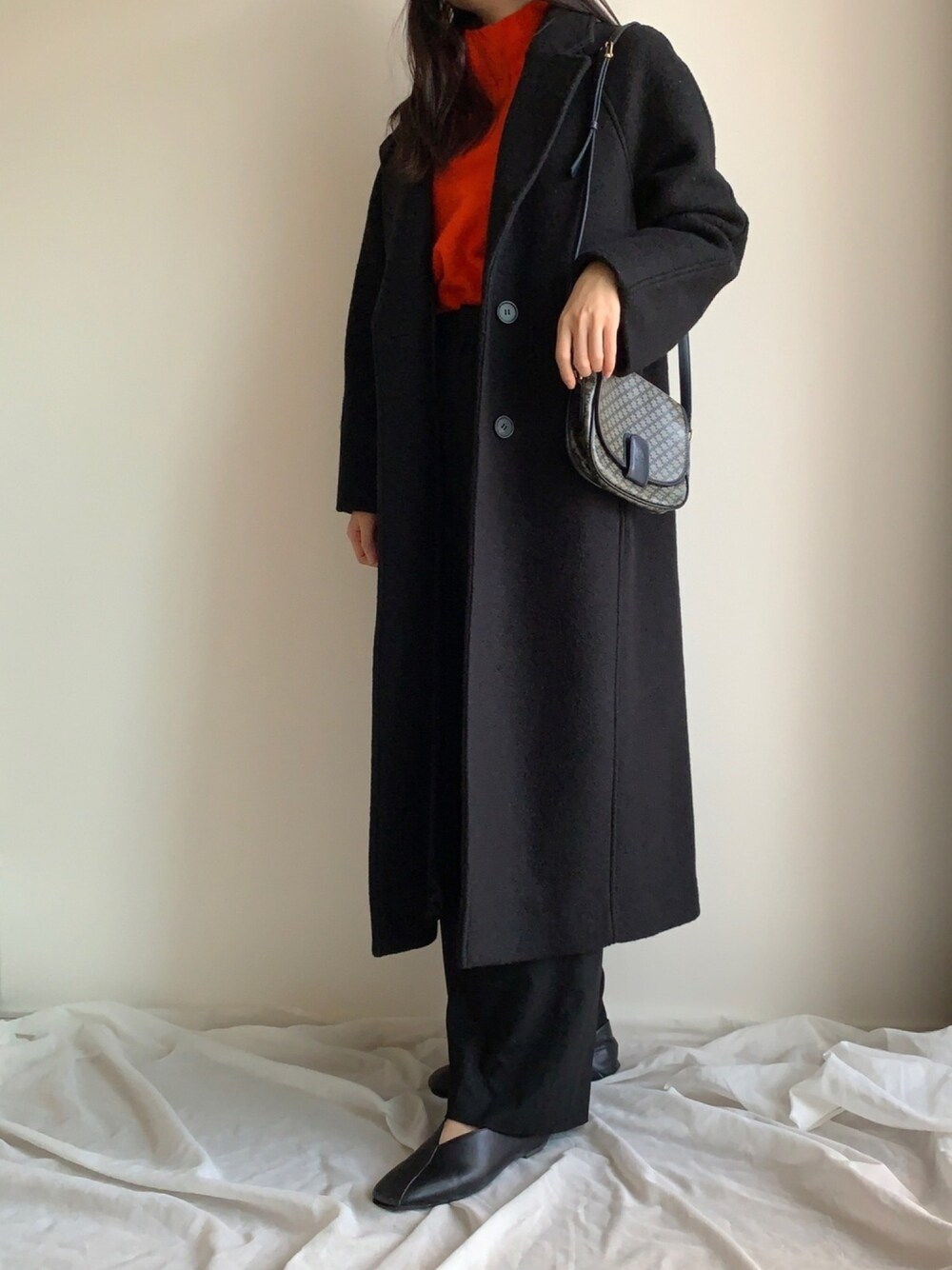 「シンプルコーデ、オトナカジュアル、今日のコーデ、着回しコーデ、H&M、moussy、ORiental TRaffic(ORiental TRaffic)、ootd、ロングコート」｜「MOUSSYのOVER SIZED コート（チェスターコート、ブラック系）」を使った、armnさん（レディース・169cm）の冬コーディネートの1枚目の写真