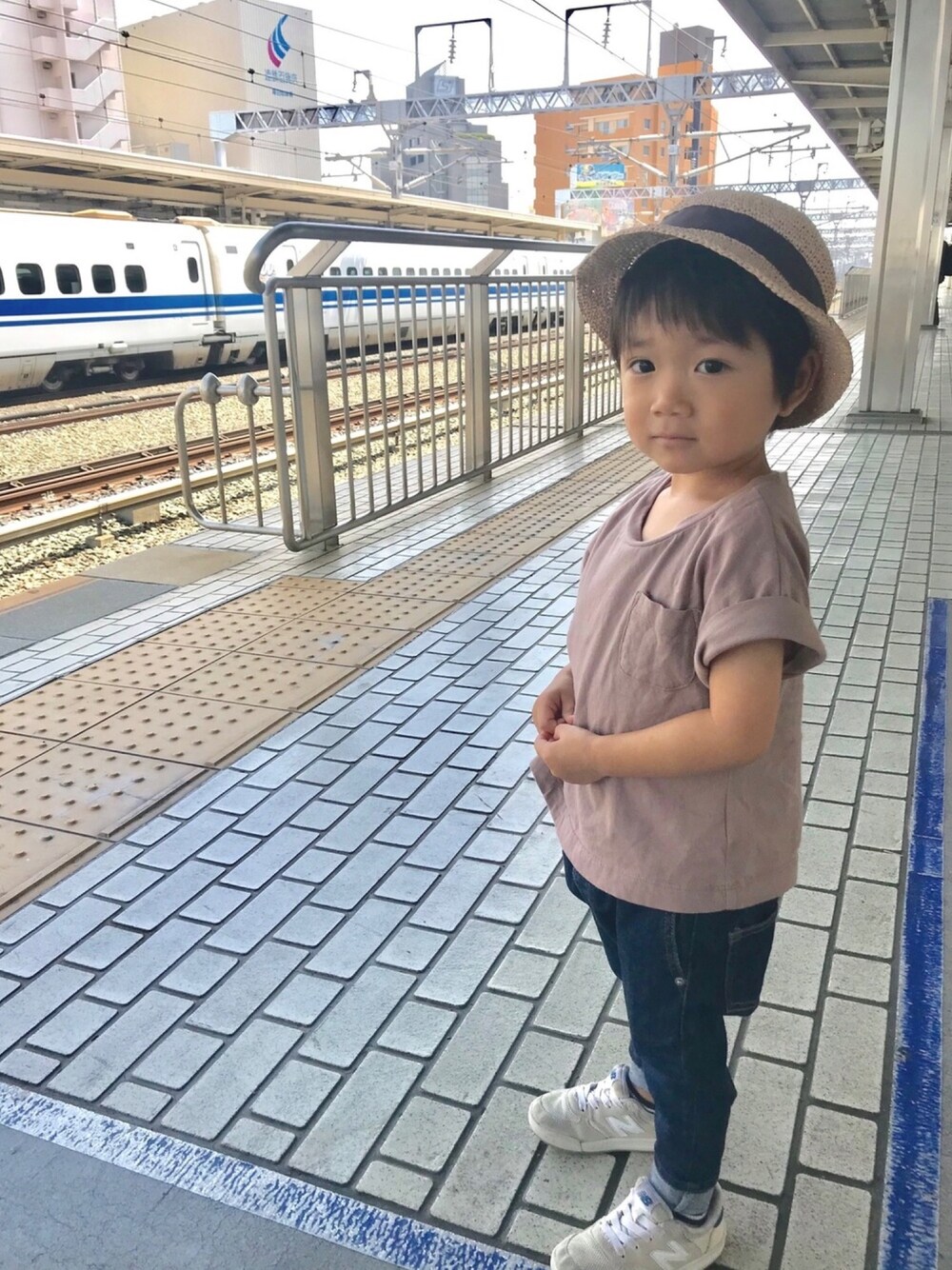 「無地T、カジュアル、manmaru.a、quoti use fith、New Balance、おとこのこ」｜「manmaru.aのアイテム（ハット、ベージュ系）」を使った、choco◡̈⋆*さん（キッズ・90cm）の夏コーディネートの1枚目の写真