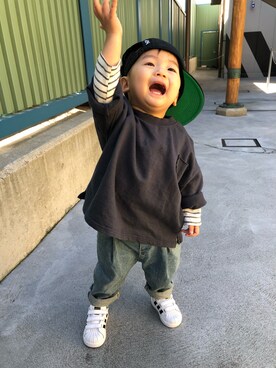「adidas（アディダス）のアイテム（鞋子、ホワイト系）」を使った、Yoleyuanさん（キッズ）の夏コーディネート