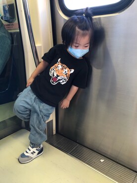 「NEW BALANCE（ニューバランス）のアイテム（鞋子、ブルー系）」を使った、Yoleyuanさん（キッズ）の秋コーディネート