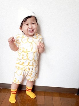 「Mini Rodini（ミニロディーニ）のアイテム（レッグウェア）」を使った、ちゃんリリさん（キッズ・80cm）の春コーディネート