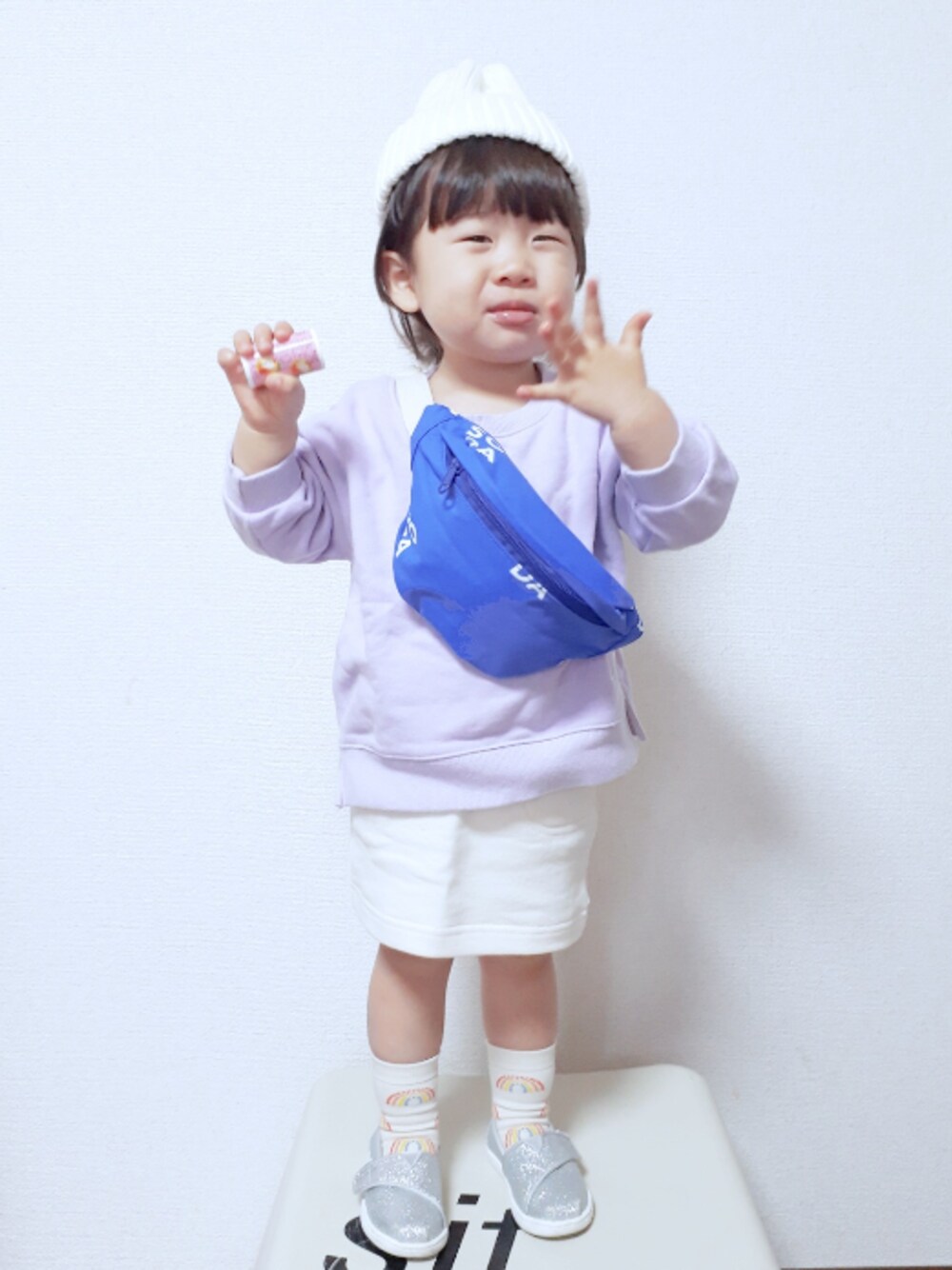 「パーポーフェス、quoti use fith、おんなのこコーデ、monmimi、2歳、tinycottons、toms、smoothy、ラベンダー、スウェットスカート」｜「SmoothyのSmoothy Color Knitcap / スムージー カラーニットキャップ（ニットキャップ/ビーニー、ホワイト系）」を使った、ちゃんリリさん（キッズ・80cm）の春コーディネートの1枚目の写真