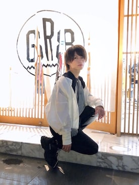 「BALENCIAGA」｜「アイテム（MA-1）」を使った、高橋実さん（メンズ・165cm）の秋コーディネート