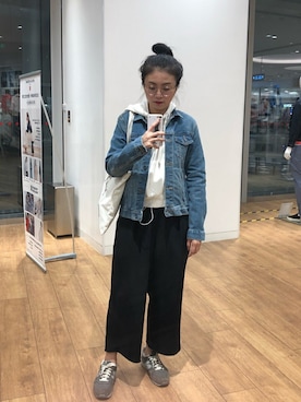 「MONKI（モンキ）のアイテム（ポロシャツ）」を使った、阿宁别怂さん（レディース・161cm）の春コーディネート