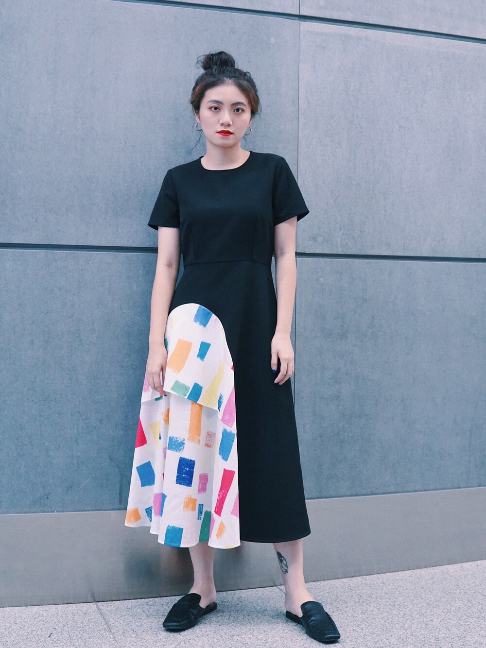 「ootd、夏、休闲、复古、连衣裙、彩色、少女、少女感、平底鞋」｜「xiao studiosのアイテム（ワンピース/ドレス、ブラック系）」を使った、阿宁别怂さん（レディース・161cm）の夏コーディネートの1枚目の写真