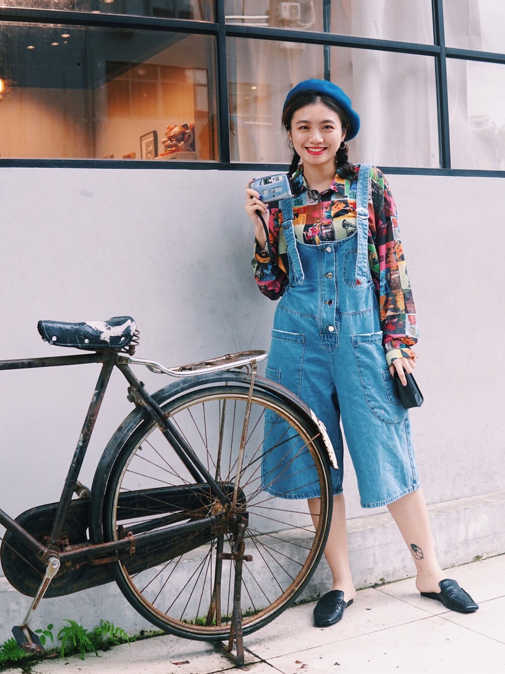 「ootd、夏、休闲、复古、港风、牛仔裤、基础款、花衬衫、贝雷帽、秋季 」｜「妖精的口袋のアイテム（パンツ、ブルー系）」を使った、阿宁别怂さん（レディース・161cm）の夏コーディネートの1枚目の写真
