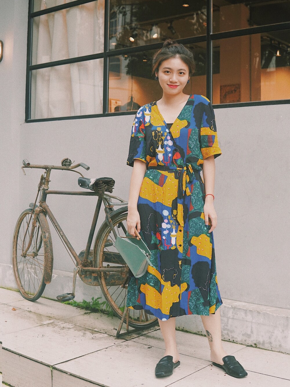 「ootd、夏、休闲、复古、连衣裙、蓝色系、印花、手提包、淑女、少女」｜「gormanのアイテム（スカート、ブルー系）」を使った、阿宁别怂さん（レディース・161cm）の夏コーディネートの1枚目の写真