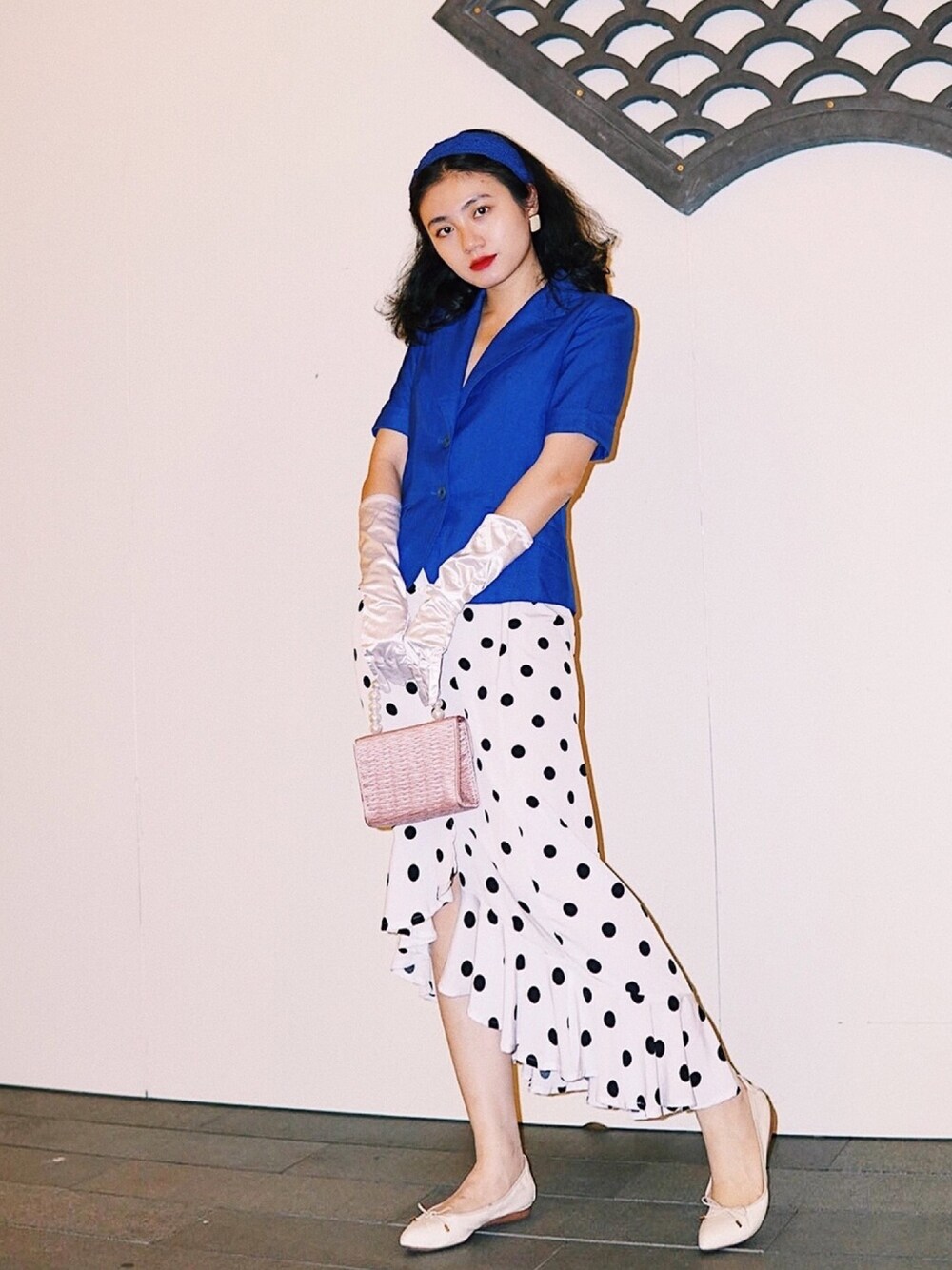 「ootd、休闲、复古、女人味、古着MIX、蓝色系、港风、古着、古着コーデ」｜「VINTAGEのアイテム（シャツ/ブラウス、ブルー系）」を使った、阿宁别怂さん（レディース・161cm）の冬コーディネートの1枚目の写真