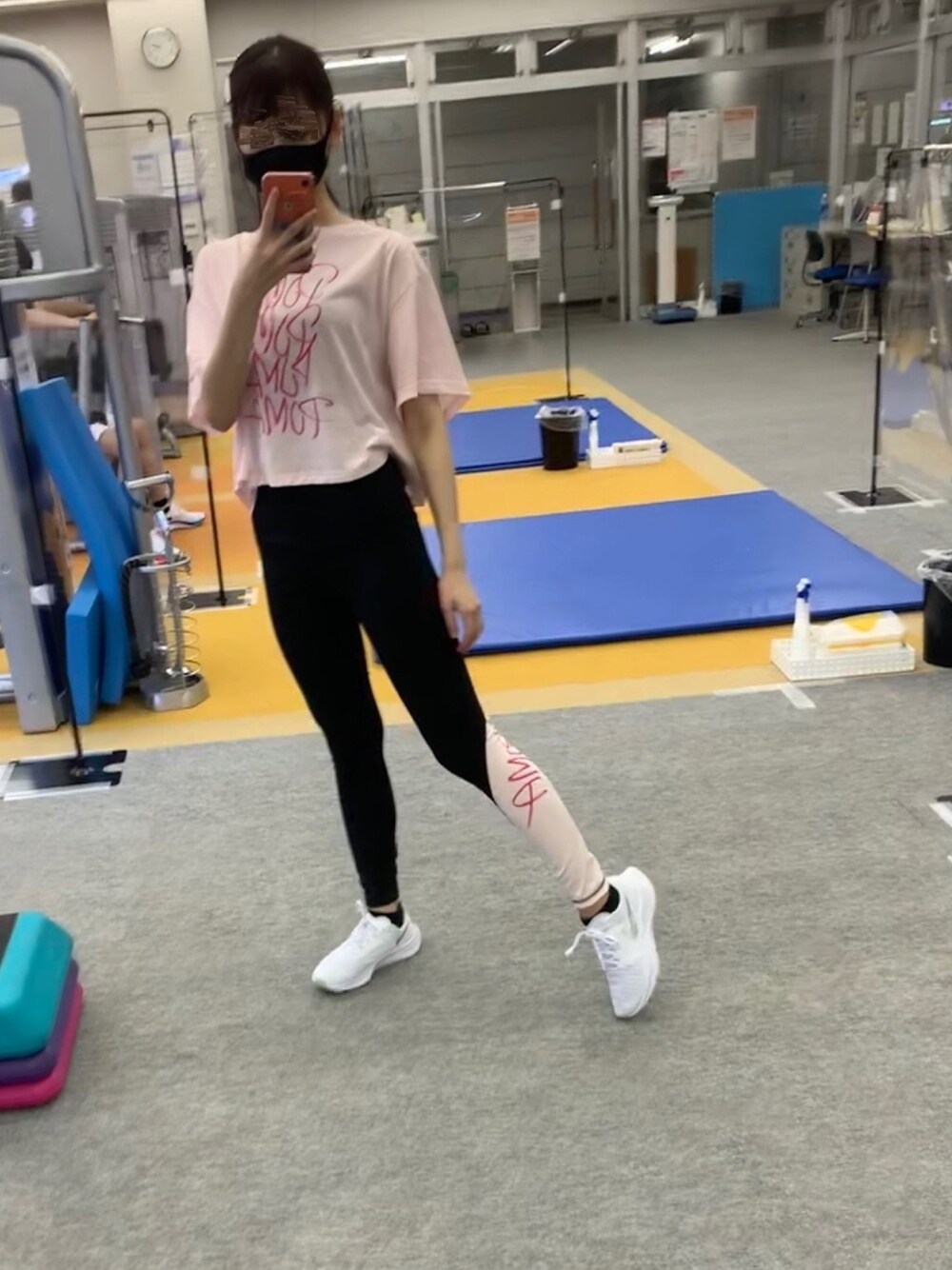 「スポーツミックス、夏コーデ、PUMA、NIKE、いいね、save、フォローお願いします🤑、おしゃれさんと繋がりたい、スニーカーコーデ、ブラック、ピンク、プチプラ」｜「PUMAのアイテム（パンツ、ブラック系）」を使った、元GU店員みかん🍊さん（レディース・163cm）の夏コーディネートの1枚目の写真