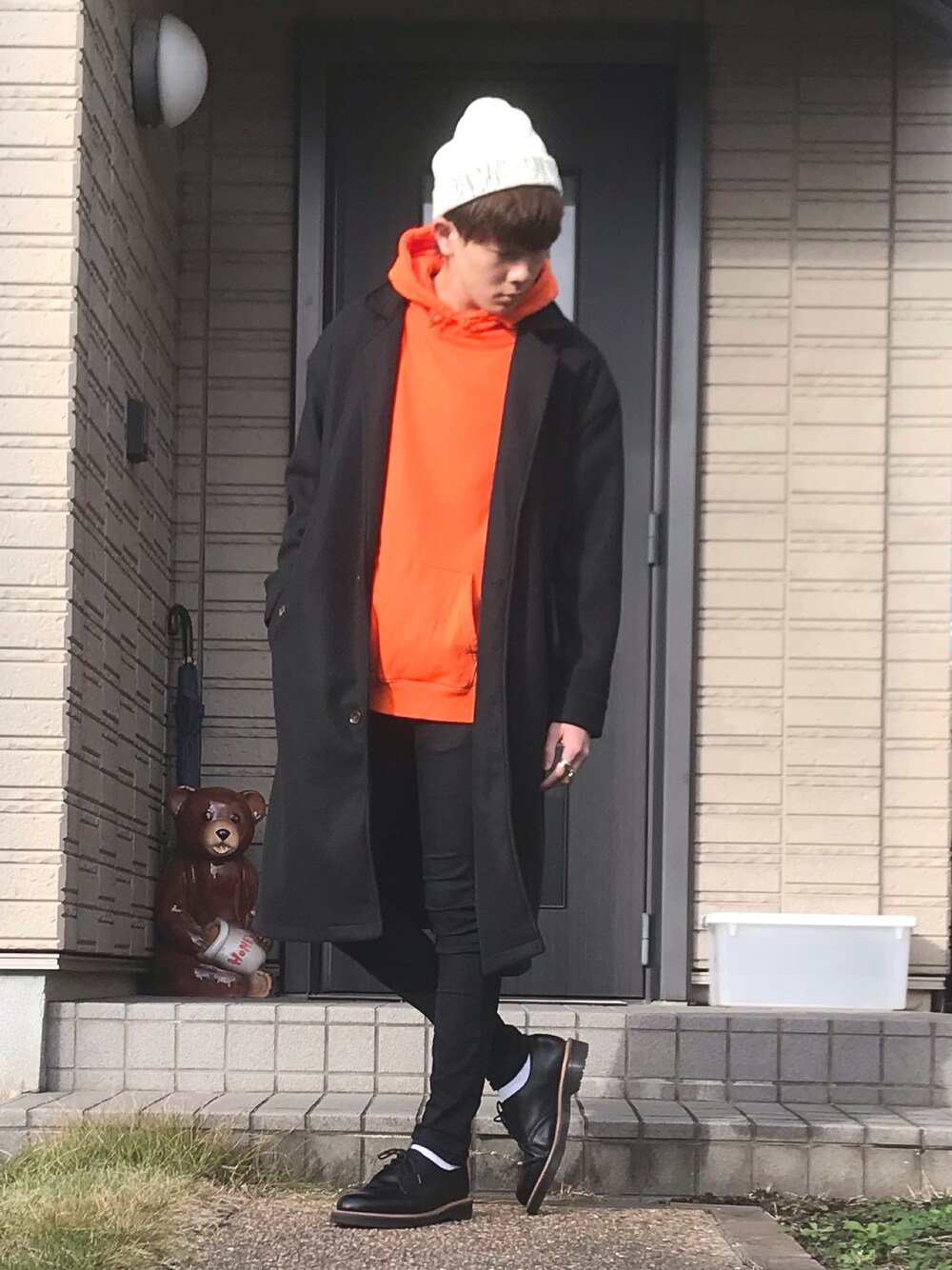 「パーカー、ニット帽、コート、ファッション、WEAR東海」｜「RAGEBLUEのUSAコットン裏毛スウェットドロップショルダーパーカ/812482（パーカー、オレンジ系）」を使った、Kagetoraさん（メンズ・178cm）の冬コーディネートの1枚目の写真