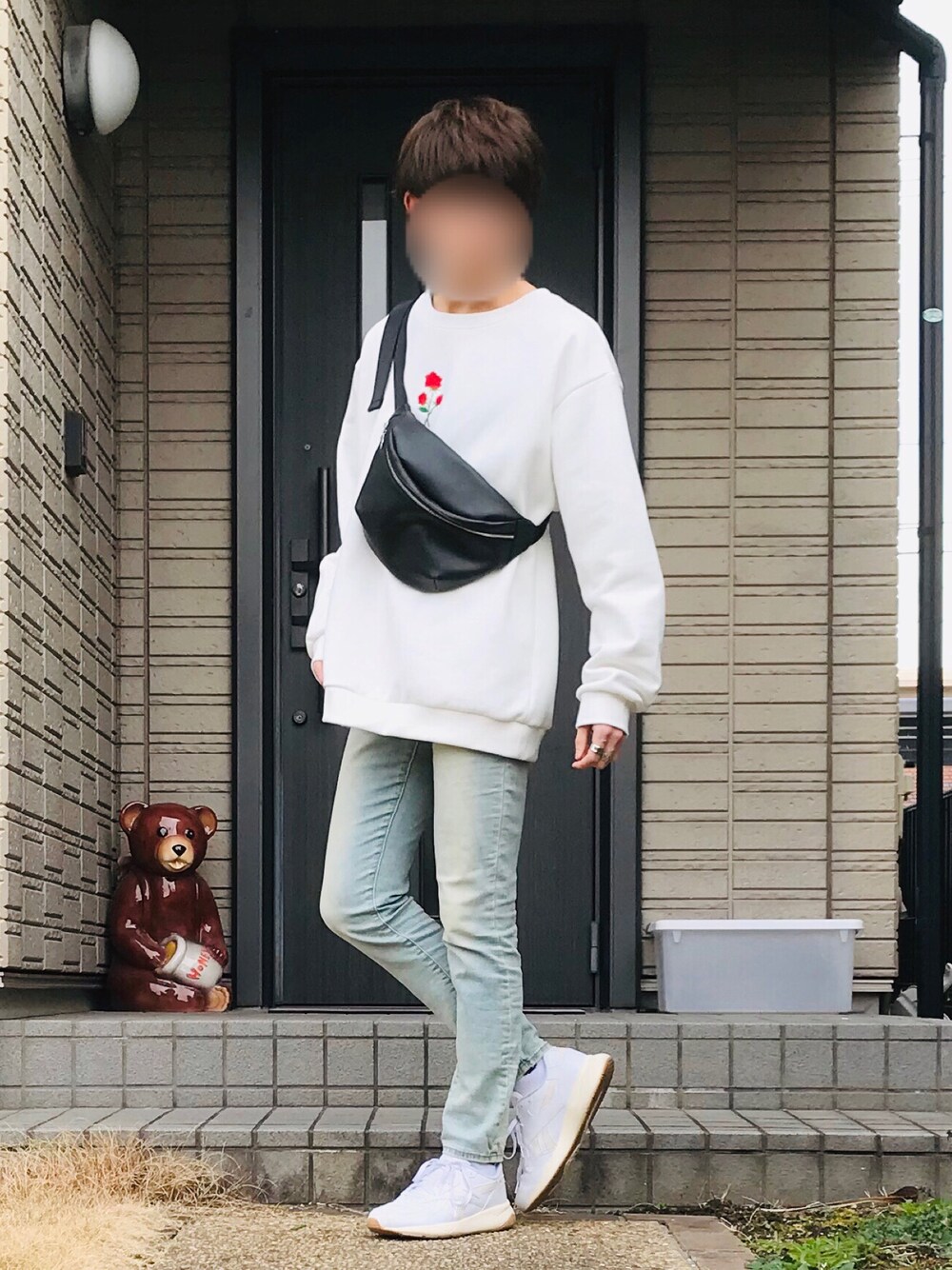 「COOOPER、winter、American Eagle、韓国ファッション、おしゃれさんと繋がりたい、SENSEOFPLACE」｜「SENSE OF PLACE by URBAN RESEARCHのネオレザーウエストバッグ（ショルダーバッグ、ブラック系）」を使った、Kagetoraさん（メンズ・178cm）の冬コーディネートの1枚目の写真