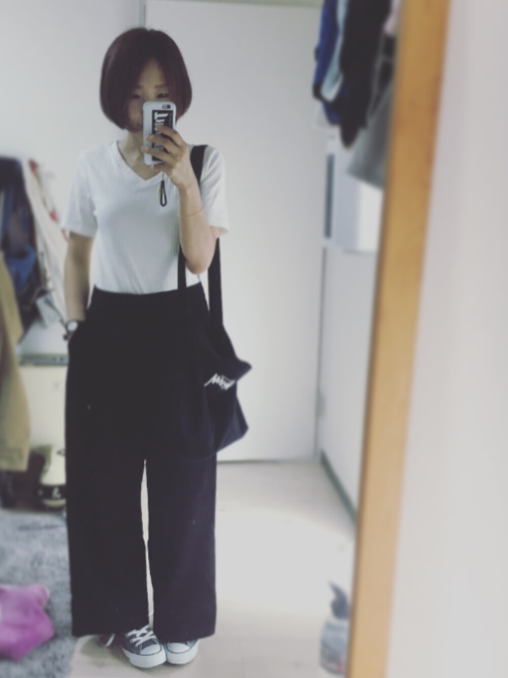 「コンバース、GU、ワイドパンツ、ステューシー、ジーユー、プチプラ、秋のコーデ、シンプル、モノトーン」｜「STUSSYのアイテム（トートバッグ、ブラック系）」を使った、po.po☺︎さん（レディース・158cm）の秋コーディネートの1枚目の写真