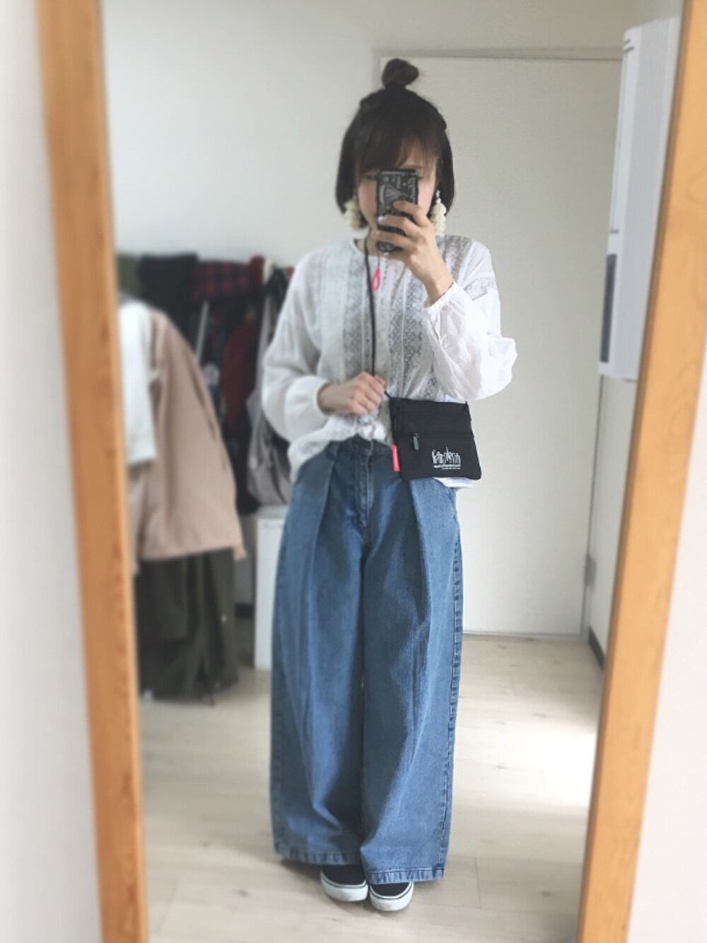 「GU、シンプル、ootd、VANS、スリッポン、ワイドパンツ、マンハッタンポーテージ、プチプラ、レース、ユニクロ」｜「GUのアイテム（デニムパンツ、ブルー系）」を使った、po.po☺︎さん（レディース・158cm）の春コーディネートの1枚目の写真