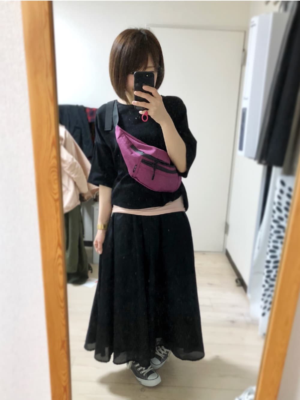 「ボディバッグ、GU、マキシスカート、モノトーン、黒、コンバース、春コーデ、カジュアル、ラフ、プチプラ」｜「niko and...のウエストバッグ【niko and ...】（ボディバッグ/ウエストポーチ、パープル系）」を使った、po.po☺︎さん（レディース・158cm）の春コーディネートの1枚目の写真