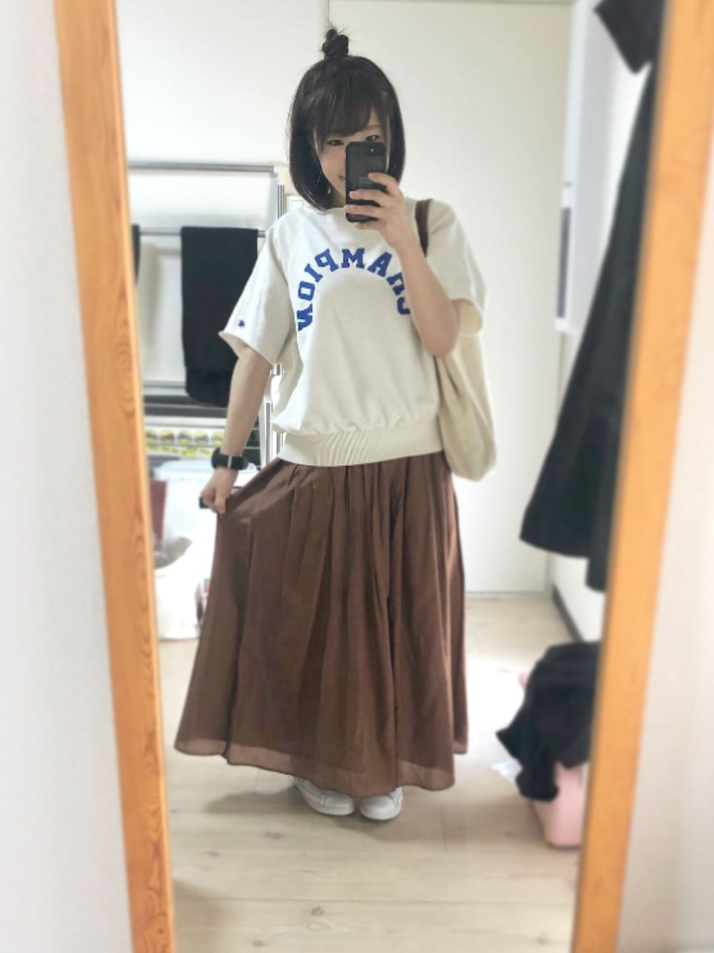 「オトナカジュアル、スニーカー、チャンピオン、ロングスカート、夏、ナイキ、春」｜「JOURNAL STANDARD relumeのコットンシルク ピンタックギャザーロングスカート（スカート、ブラウン系）」を使った、po.po☺︎さん（レディース・158cm）の春コーディネートの1枚目の写真