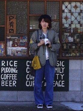 「カメラ女子」｜「アイテム（ミリタリージャケット）」を使った、asukaさん（レディース・169cm）の春コーディネート