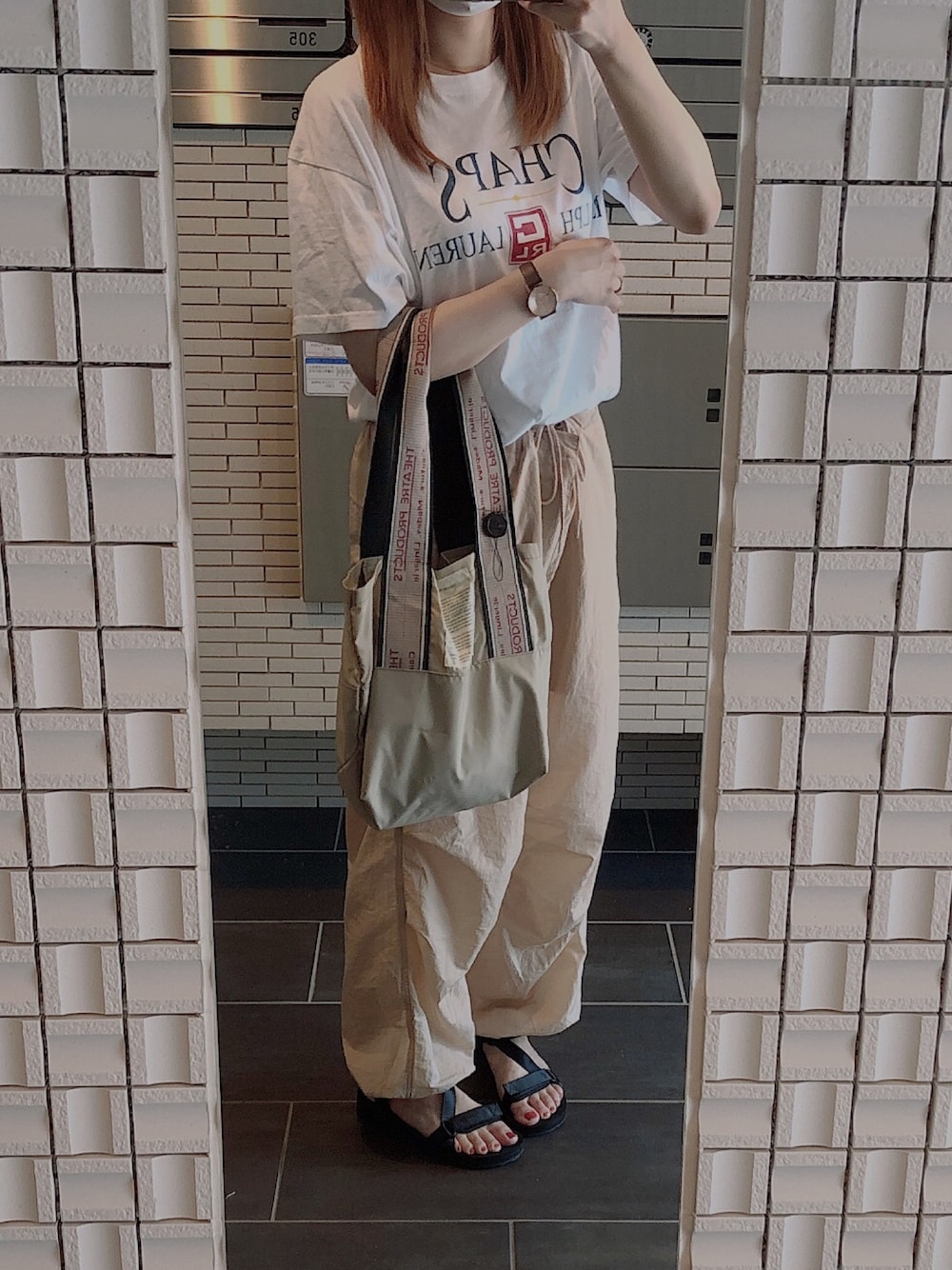 「おしゃれさんと繋がりたい、ドロストパンツ、古着、白Tシャツ、シンプルコーデ、スポーツサンダル、オーバーサイズ、オトナカジュアル、夏だ！Tシャツ着よう！、ビッグシルエット」｜「古着のアイテム（Tシャツ/カットソー、ホワイト系）」を使った、oyu.さん（レディース・165cm）の夏コーディネートの1枚目の写真