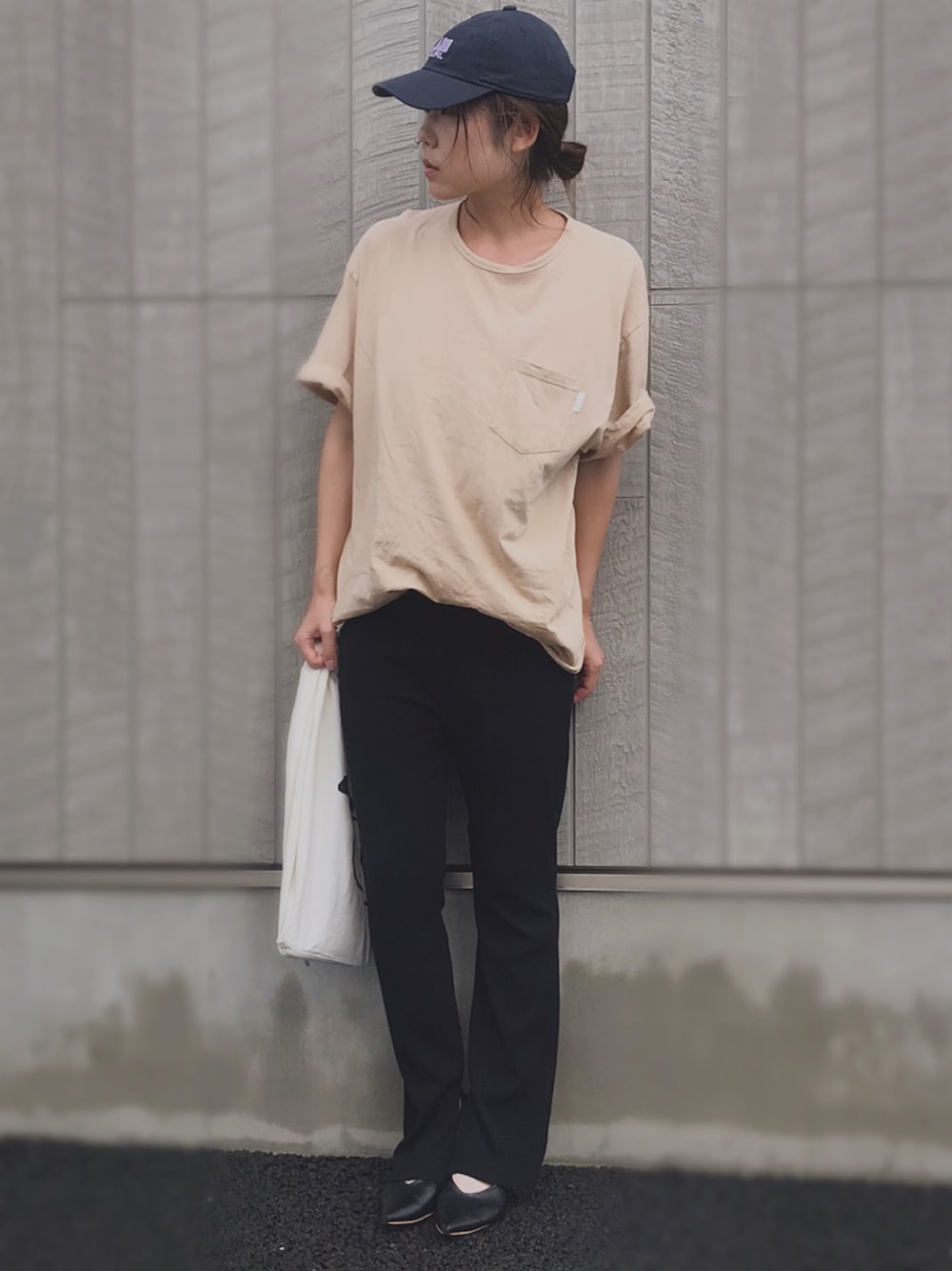 「MR.GENTLEMAN、bonjour girl、bonjour records、ミスタージェントルマン、ボンジュールレコード(bonjour records)、ボンジュールガール、メンズＴシャツ、ベージュTシャツ、メンズアイテム、リブパンツ」｜「Bonjour Girlの【Bonjour Girl】WOBBLE GIRL /CAP（キャップ、ブルー系）」を使った、sacoさん（レディース・167cm）の夏コーディネートの1枚目の写真