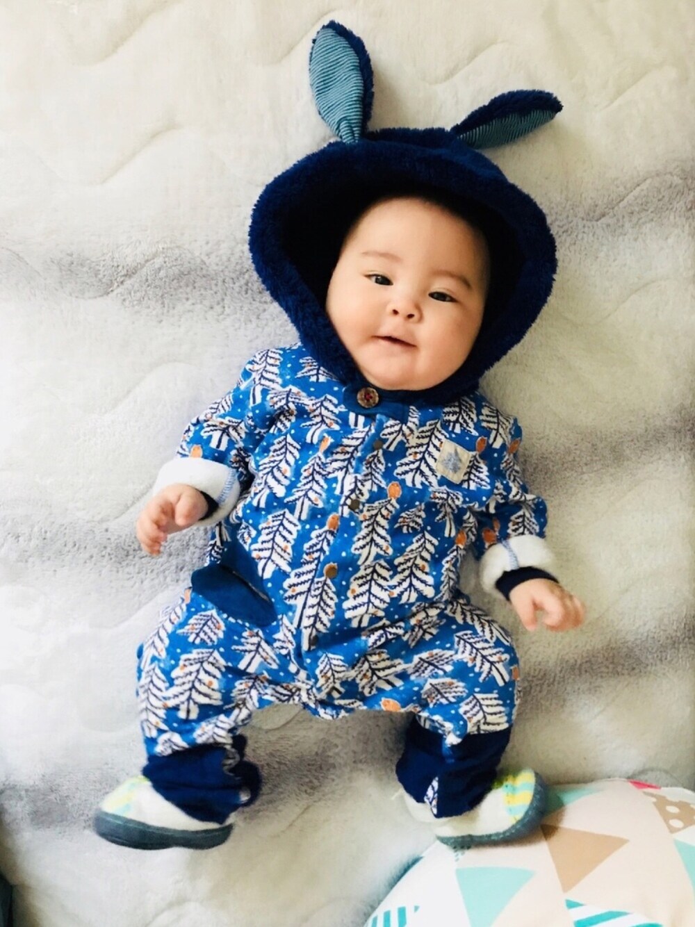 「baby、boy、もこもこ、うさぎ、winter、ragmart、ラグマート、ロンパース」｜「RAGMARTのアイテム（ロンパース、ブルー系）」を使った、joe*さん（キッズ・60cm）の秋コーディネートの1枚目の写真