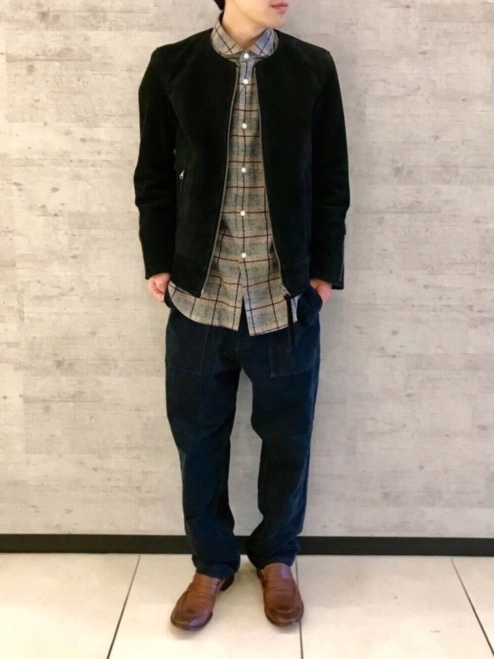 「ジョンブル　プライベート　ラボ(Johnbull Private labo)、ジョンブル、Johnbull Private labo、johnbull、シンプルコーデ、大人カジュアル、ワイドパンツ、コーデュロイパンツ、レザージャケット、シャツスタイル」｜「Johnbull Private laboのラウンドカラーシャツ（シャツ/ブラウス、ブラウン系）」を使った、fu_kuさん（メンズ・169cm）の秋コーディネートの1枚目の写真