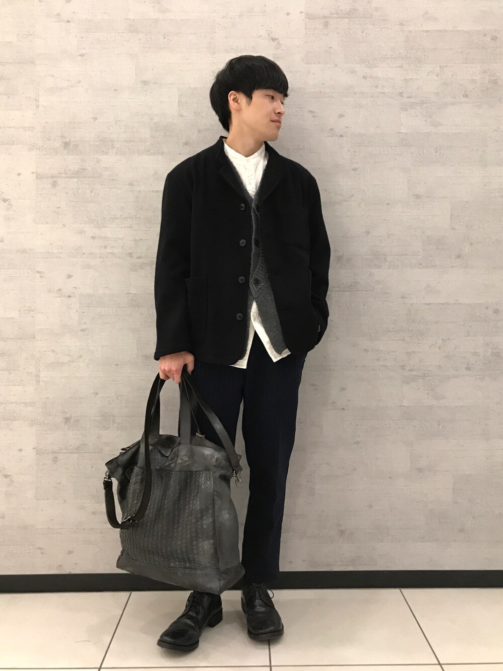 「ジョンブル、ジョンブル　プライベート　ラボ(Johnbull Private labo)、Johnbull Private labo、johnbull、冬コーデ、キレイめ、シンプルコーデ、モノトーン、ストライプ、革靴」｜「Johnbullのメルトンジャケット（その他アウター、ブラック系）」を使った、fu_kuさん（メンズ・169cm）の冬コーディネートの1枚目の写真