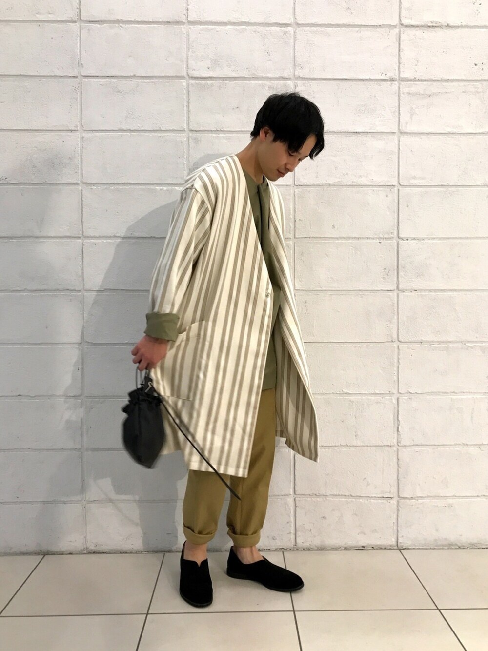「ジョンブル、ジョンブル　プライベート　ラボ(Johnbull Private labo)、Johnbull Private labo、johnbull、オーバーサイズ、ロングシャツ、アースカラー、ストライプ、リラックススタイル、春」｜「QASIMIのアイテム（シャツ/ブラウス、グリーン系）」を使った、fu_kuさん（メンズ・169cm）の春コーディネートの1枚目の写真