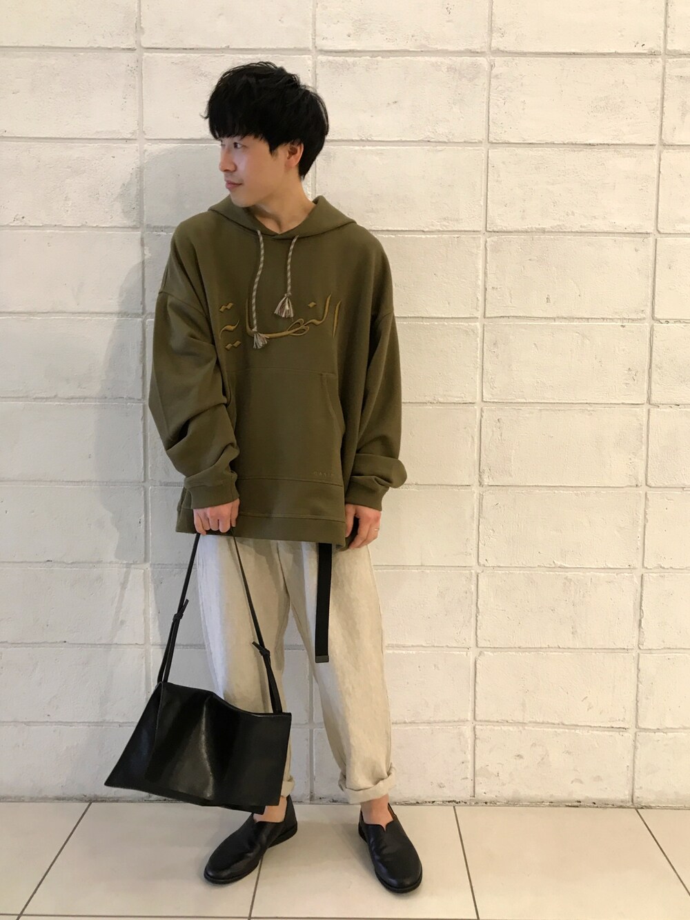 「Johnbull Private labo、johnbull、ジョンブル、ジョンブル　プライベート　ラボ(Johnbull Private labo)、ゆるコーデ、春コーデ、パーカー、低身長、シンプル、お洒落さんとつながりたい」｜「QASIMIのアイテム（パーカー、グリーン系）」を使った、fu_kuさん（メンズ・169cm）の春コーディネートの1枚目の写真