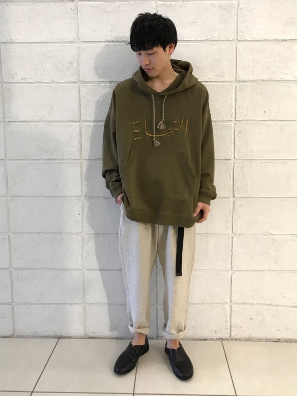 「ジョンブル、ジョンブル　プライベート　ラボ(Johnbull Private labo)、ジョンブルプライベートラボ、Johnbull Private labo、johnbull、シンプルコーデ、パーカー、ゆるコーデ、はるコーデ、低身長」｜「QASIMIのアイテム（パーカー、グリーン系）」を使った、fu_kuさん（メンズ・169cm）の春コーディネートの1枚目の写真