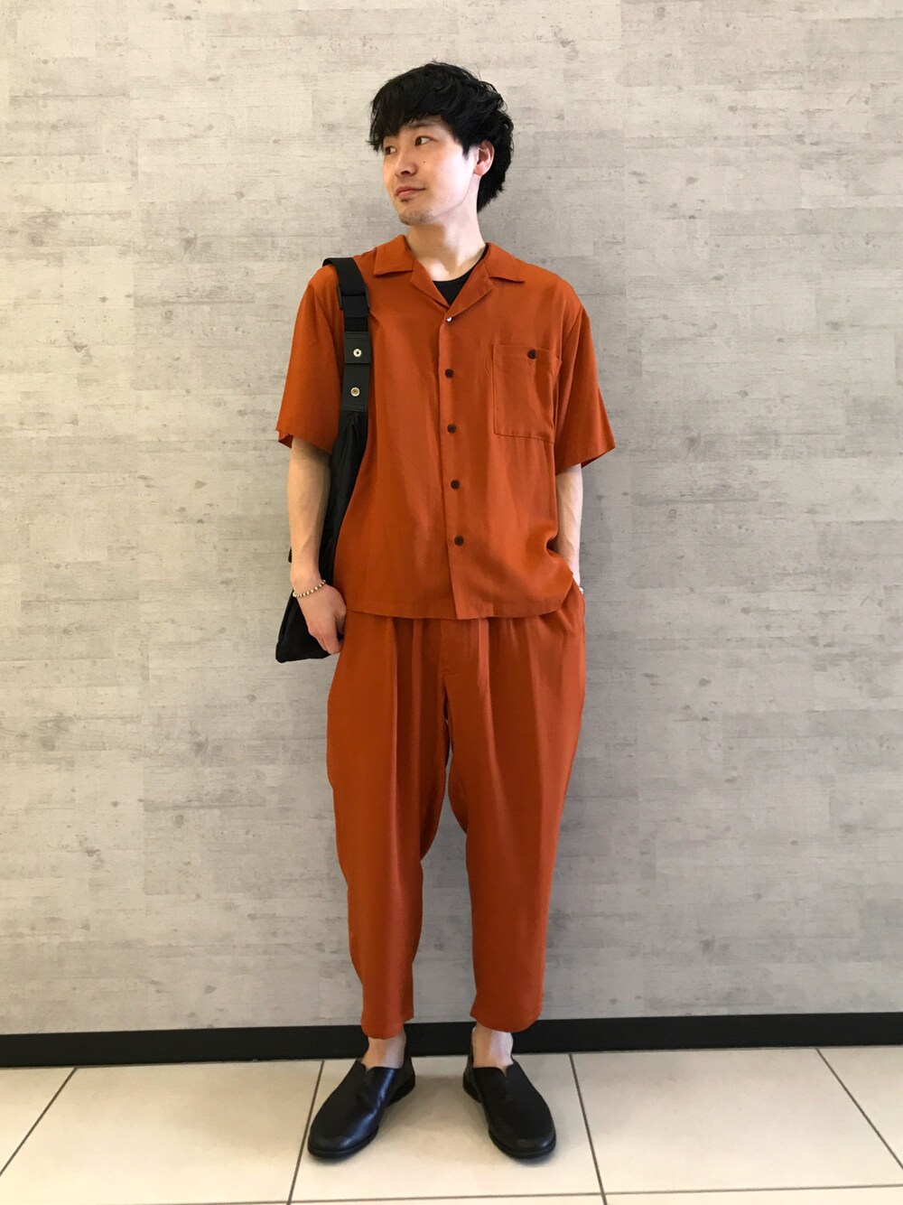 「シンプル、ジョンブル、ジョンブル　プライベート　ラボ(Johnbull Private labo)、Johnbull Private labo、johnbull、セットアップ、オレンジ、ゆるコーデ、キレイめ、オープンカラーシャツ」｜「WhoWhatのアイテム（トップス、オレンジ系）」を使った、fu_kuさん（メンズ・169cm）の春コーディネートの1枚目の写真