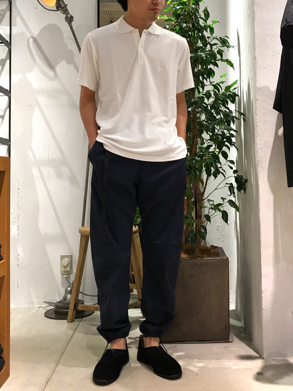 「シンプルコーデ、ジョンブル、ジョンブル　プライベート　ラボ(Johnbull Private labo)、Johnbull Private labo、johnbull、オトナカジュアル、夏、ポロシャツ、大人カジュアル、休日スタイル」｜「Johnbullのパイルポロシャツ（ポロシャツ、ホワイト系）」を使った、fu_kuさん（メンズ・169cm）の夏コーディネートの1枚目の写真