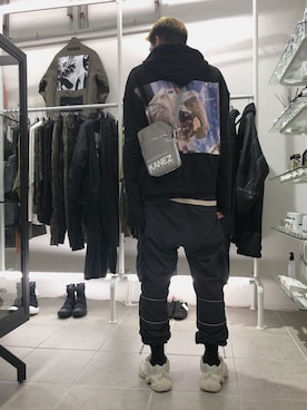 「KaneZ（ケインズ）のアイテム（ショルダーバッグ）」を使った、タグチ　ユータさん（メンズ・187cm）の夏コーディネート