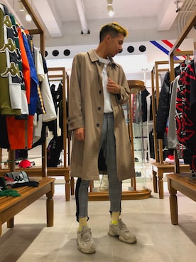 「WHITELAND（ホワイトランド）のアイテム（トレンチコート）」を使った、タグチ　ユータさん（メンズ・187cm）の秋コーディネート