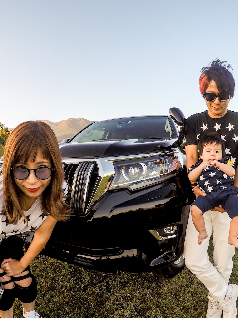 「ドライブ、プラド、ランクル、ピクニック、88tees、おそろいコーデ、ペアルック、こどもコーデ」｜「88TEESのアイテム（Tシャツ/カットソー、ホワイト系）」を使った、ラクガキヤのマコさん（メンズ・168cm）の秋コーディネートの1枚目の写真