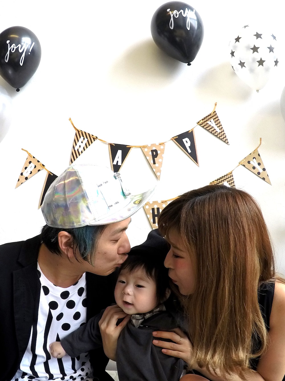 「ハーフバースデー、家族、family、シンプルコーデ」｜「MORGAN HOMMEのウサビッチゼロ　コラボ　ストライプ＆ドット　T（Tシャツ/カットソー、ホワイト系）」を使った、ラクガキヤのマコさん（メンズ・168cm）の秋コーディネートの1枚目の写真