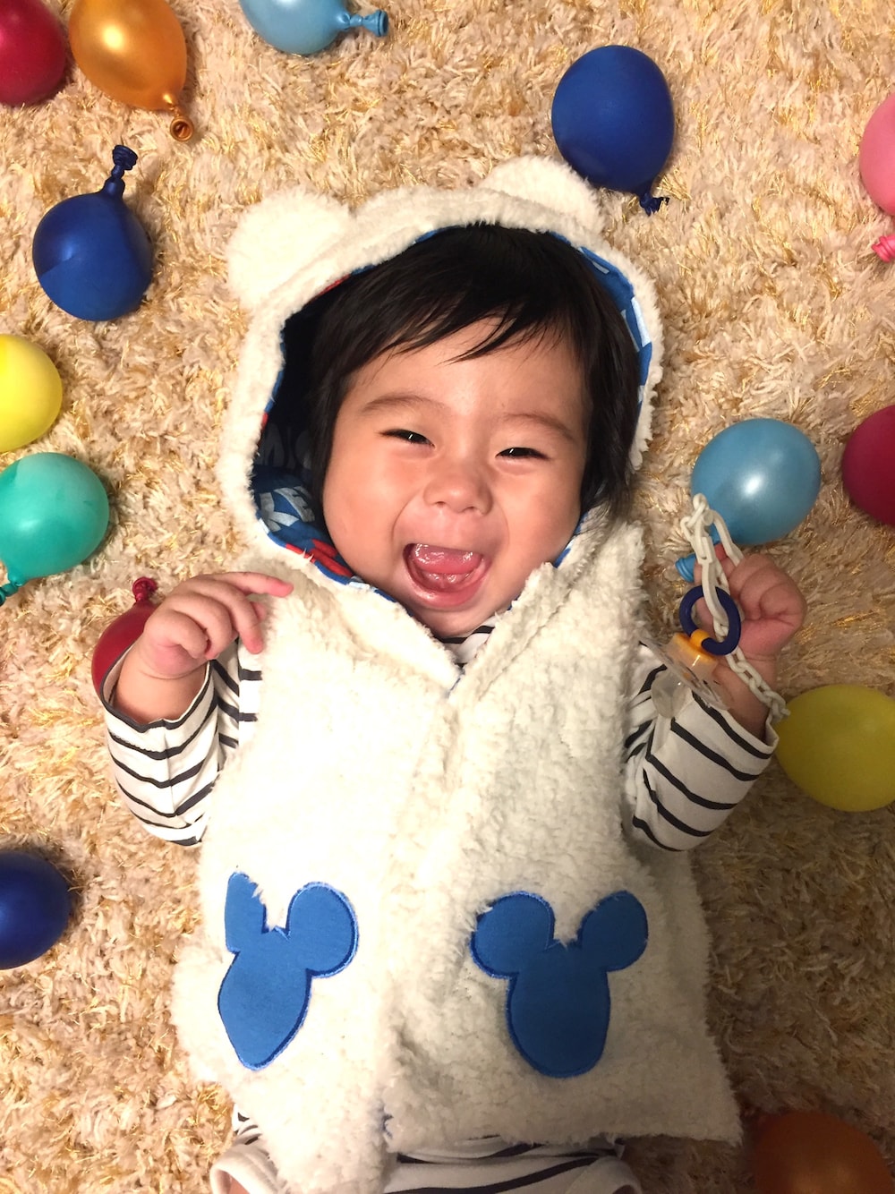 「赤ちゃん、ベスト、赤ちゃんコーデ、baby」｜「BABYDOLLのアイテム（ベスト、ホワイト系）」を使った、ラクガキヤのマコさん（メンズ・168cm）の秋コーディネートの1枚目の写真