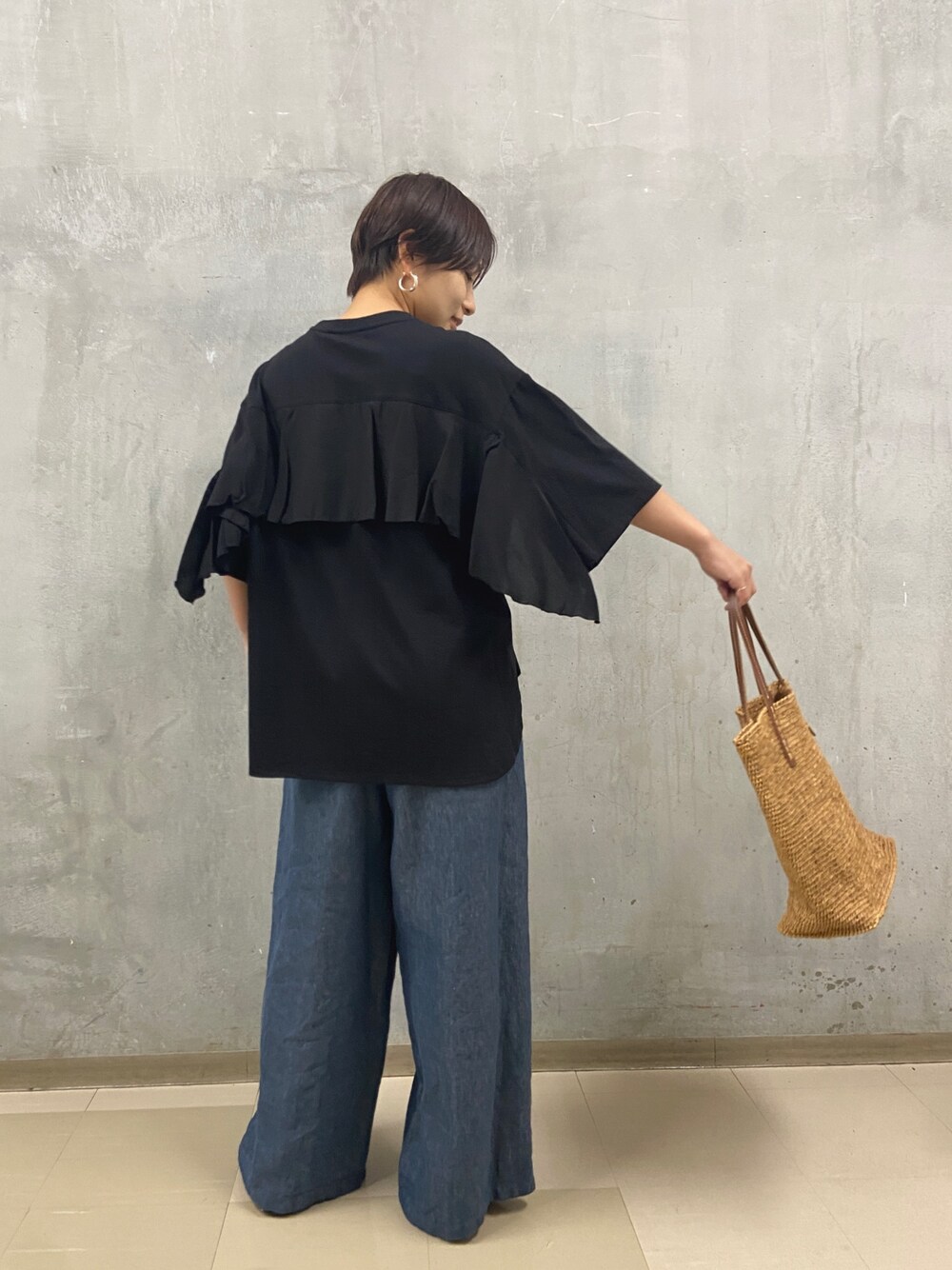 BEARDSLEY（ビアズリー）の「後ろフリルTシャツ（Tシャツ/カットソー