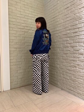 「ロック」｜「アイテム（サロペット/オーバーオール）」を使った、OKUDAさん（レディース・161cm）の冬コーディネート