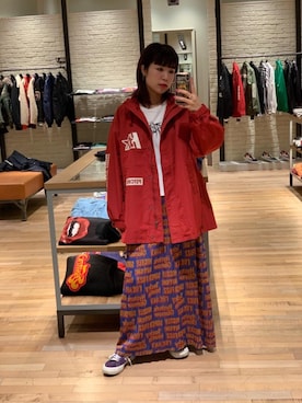 「アイテム（ミリタリージャケット、レッド系）」を使った、OKUDAさん（レディース・161cm）の冬コーディネート