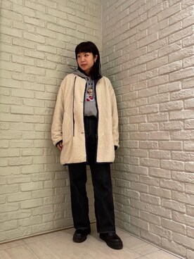 「刺繍」｜「アイテム（ノーカラーコート）」を使った、OKUDAさん（レディース・161cm）の冬コーディネート