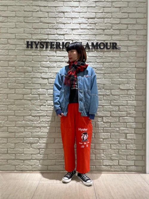 HYSTERIC GLAMOUR（ヒステリックグラマー）の「LOOKING AHEAD Vネック