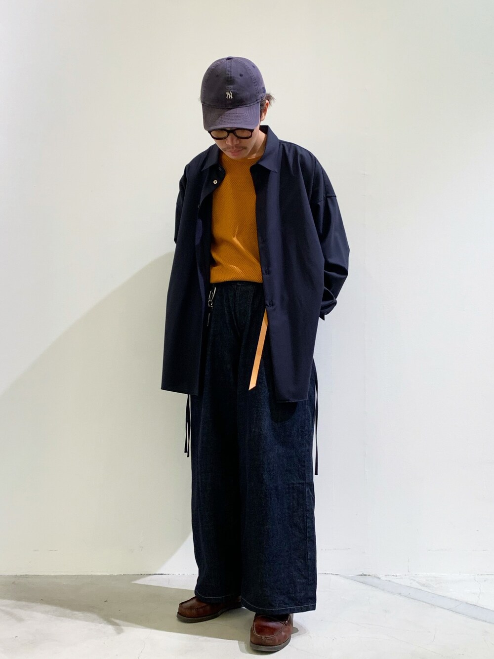 「夏コーデ、オーバーサイズ、TOIRONIER、CLAMP、NEWERA、ﾙﾒｰﾙ、Hender Scheme、エンダースキーマ、シャツスタイル、大人カジュアル」｜「CLAMPのCLAMP/クランプ/wide denim trousers/ワイドデニムトラウザー（デニムパンツ、ブルー系）」を使った、く　　　　　にさん（メンズ・168cm）の夏コーディネートの1枚目の写真