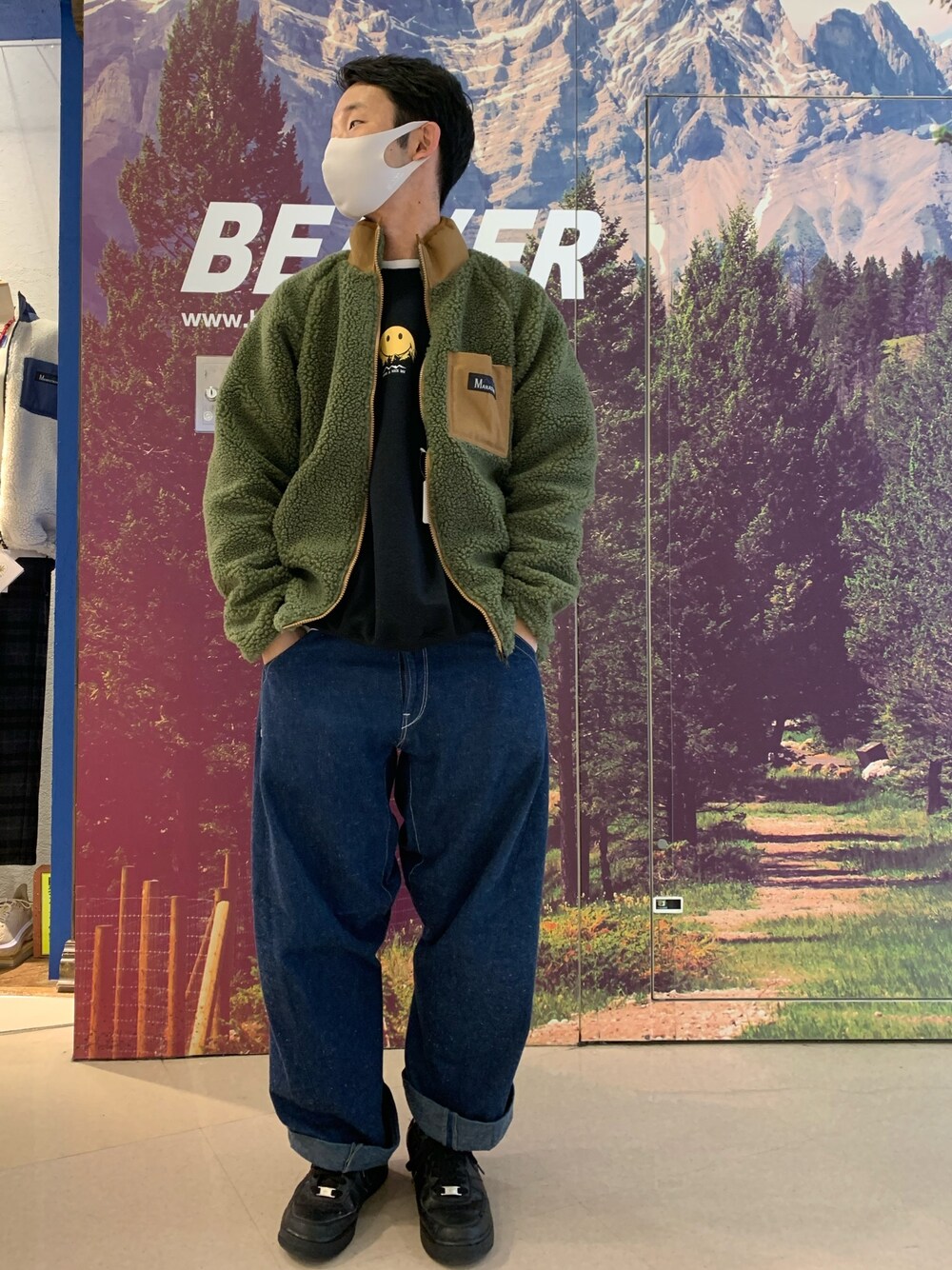 「BEAVER、NIKE、MANASTASH、AF1、冬コーデ、ボアジャケット、もこもこ、カジュアル、オトナカジュアル、フリース」｜「CAL O LINEのCAL O LINE /キャルオーライン　BARREL PAINTER PANTS（デニムパンツ、ブルー系）」を使った、しょーまさん（メンズ・169cm）の冬コーディネートの1枚目の写真