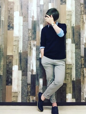 「UNIQLO（ユニクロ）のMEN コットンカシミヤクルーネックセーター（長袖）（ニット/セーター、ブルー系）」を使った、takahiro.shishidoさん（メンズ・170cm）の夏コーディネート