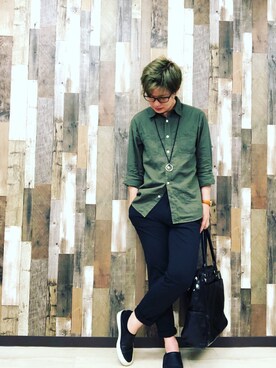 「UNIQLO（ユニクロ）のMEN ストレッチスキニーフィットテーパードカラージーンズ（デニムパンツ、ブラック系）」を使った、takahiro.shishidoさん（メンズ・170cm）の夏コーディネート