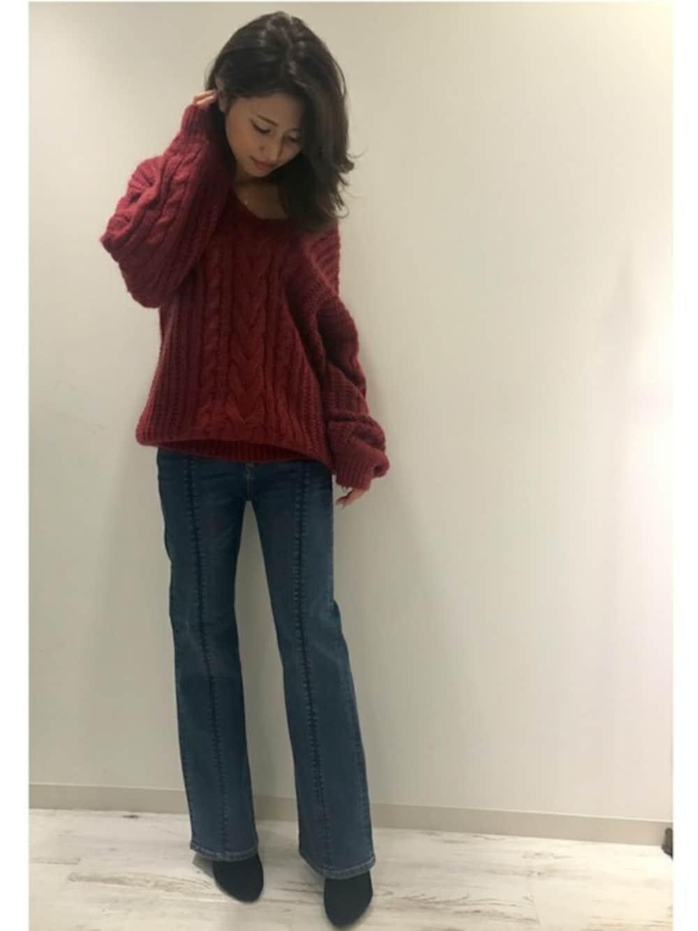 「デニム、レッド、オーバーサイズ、モヘアニット、パンツスタイル、ドロシーズ(DRWCYS)、DRWCYS、オトナカジュアル、美脚効果」｜「DRWCYSのモヘアVネックオーバーニットトップス（ニット/セーター、レッド系）」を使った、CHIHIROさん（レディース・160cm）の秋コーディネートの1枚目の写真