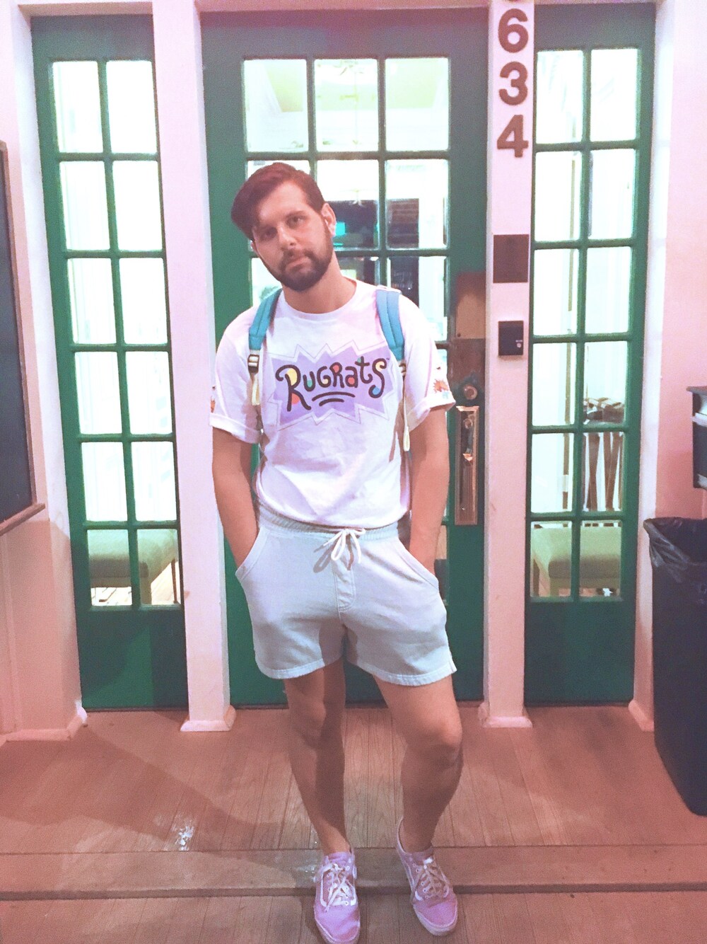 「ootd、outfit、summer、casual、sneakers、streetstyle、VANS、menswear、athleisure、shorts」｜「URBAN OUTFITTERSのアイテム（Tシャツ/カットソー、パープル系）」を使った、Gregoryさん（メンズ・183cm）の春コーディネートの1枚目の写真