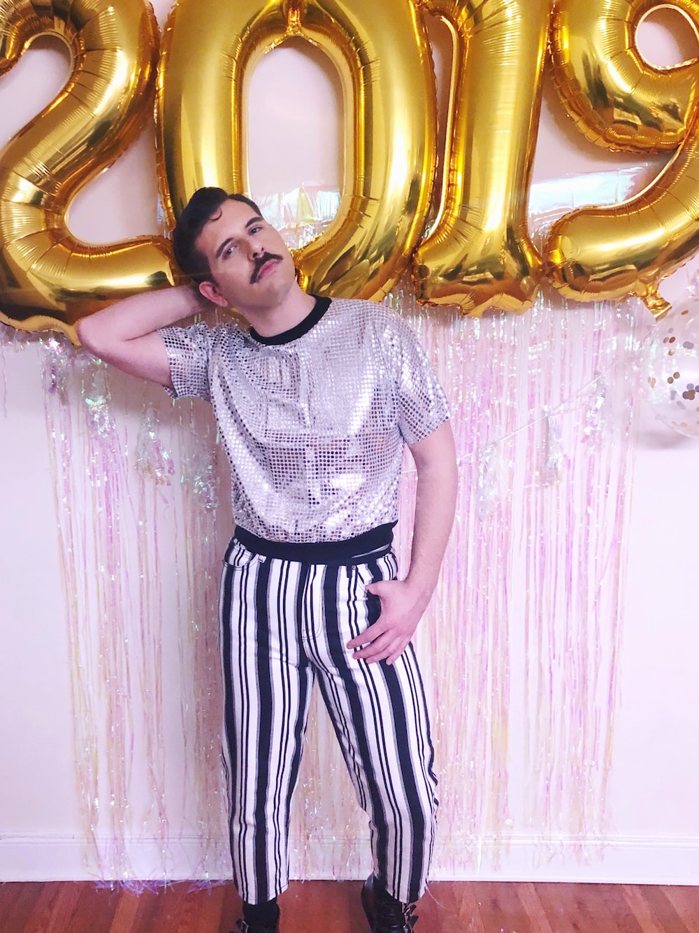 「vintage、sequins、menswear、stripe、denim、PARTY、MENS、urban outfitters、stripes、boy」｜「VINTAGEのアイテム（シャツ/ブラウス、シルバー系）」を使った、Gregoryさん（メンズ・183cm）の冬コーディネートの1枚目の写真