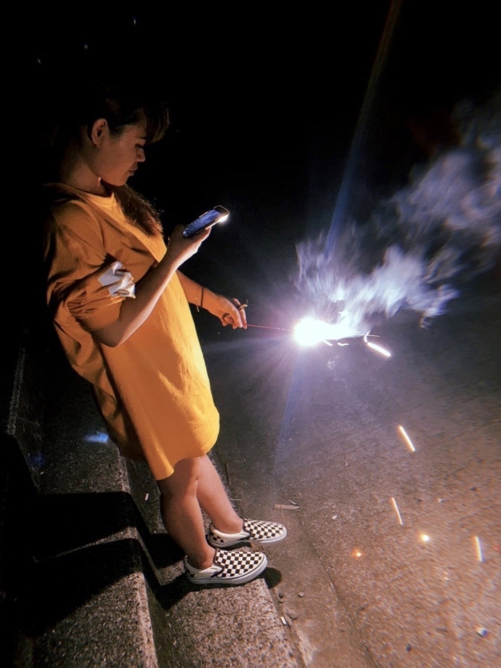 「ストリート、スケータースタイル、低身長、低身長コーデ、低身長女子、オーバーサイズ」｜「VANSのVANS CLASSIC SLIP-ON (BLACK/WHITE)（スリッポン、ブラック系）」を使った、ま ぁ こ さん（レディース・144cm）の夏コーディネートの1枚目の写真