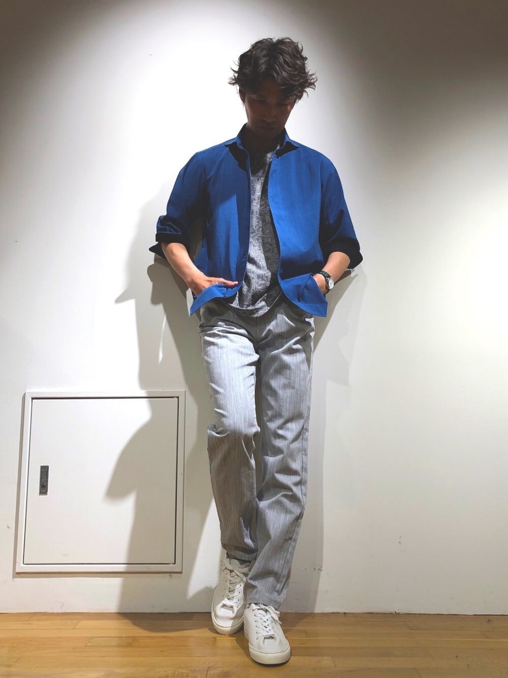 「海、ドライブ、大人カジュアル」｜「MEN'S BIGIの接触冷感 七分袖カッタウェイシャツ（シャツ/ブラウス、ブルー系）」を使った、2ndbmさん（メンズ・174cm）の春コーディネートの1枚目の写真